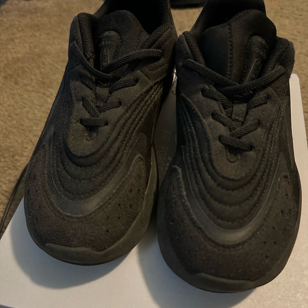 All black adidas Ozella boys shoes